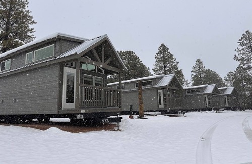 Williams Ski Chalet | 5A Cozy bedroom chalet with Mountain View ,AC and Wi-Fi in Beautiful Williams