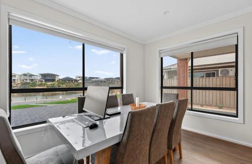 Nangkita House | 5B Blanche Parade Hindmarsh Island - Linen Included