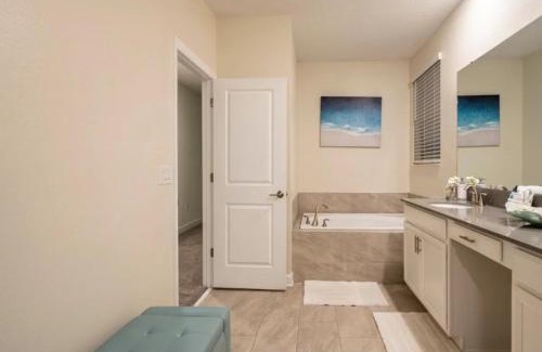 Four Corners House | 5BD InstaWorthy home pool cine and BBQ near Disney