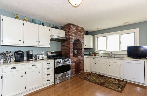 Provincetown House | 5BD Waterfront Home-RIGHT ON THE BEACH, Spectacular Bay Views & Direct Beach Access