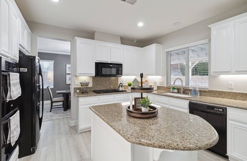 Victorville House | 5BR/3BA Home - King Beds - Fast Wifi by RedAwning