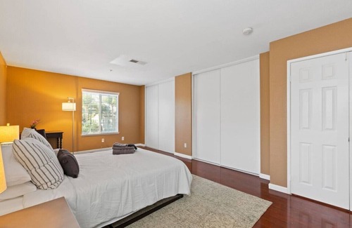 Riverside House | 5BR/3BA | Queen Beds | Family Home in Riverside