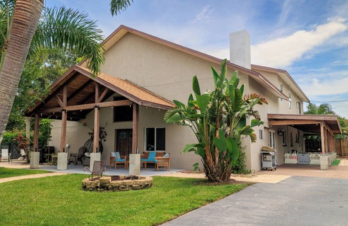 Seminole House | 5BR/3BA w/pool! Mins to beach! Perfect for 2+ fams