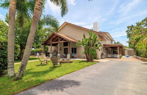 Seminole House | 5BR/3BA w/pool! Mins to beach! Perfect for 2+ fams