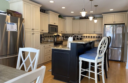 Holden Beach House | 5BR/4 Kings, 4.5BA, Heated pool, Clean, 2 Masters, Steps to beach & restaurants