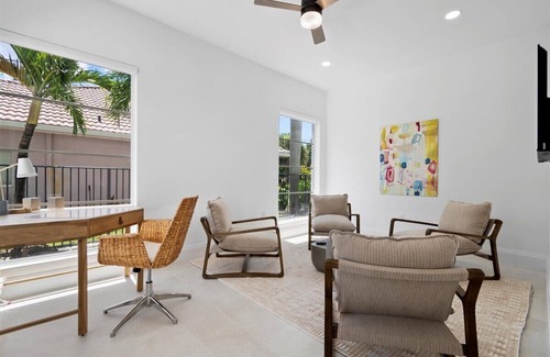 College Park House | 5BR/7BA Lux Pool with Guest House-5 min from Beach