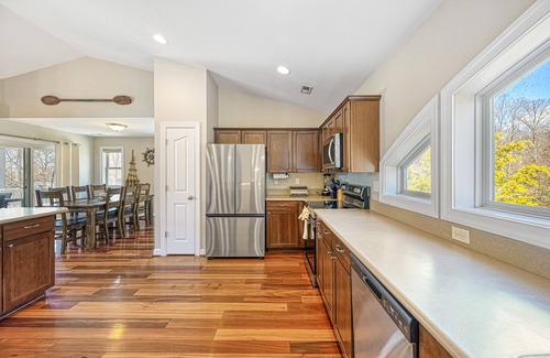 Bumpass House | 5BR and 5.5 BA Lakefront Home w/private hot tub and dogs ok!