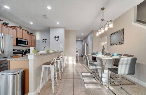 Historic Downtown Kissimmee Apartment | 5BR Cozy Paradise Palms Townhome, POOL, by Disney