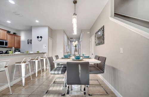 Historic Downtown Kissimmee Apartment | 5BR Cozy Paradise Palms Townhome, POOL, by Disney