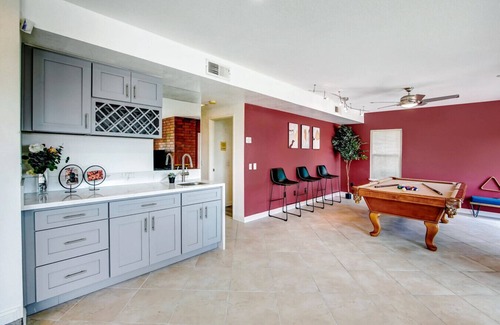 Walnut House | 5BR Hillside Villa + Pools + Game Room #TravelSGV