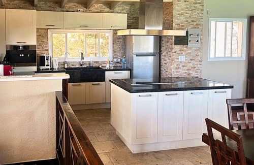 Belair Villa | 5BR Hilltop Villa - Infinity Pool, Jacuzzi & Views