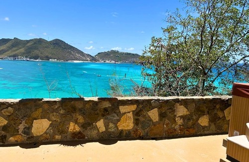 Belair Villa | 5BR Hilltop Villa - Infinity Pool, Jacuzzi & Views