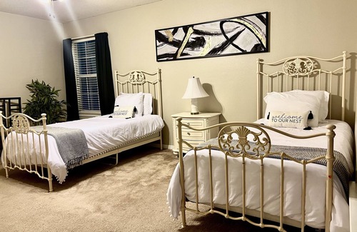Schertz House | 5br; Near Sea World, Riverwalk, Alamodome, Canyon Lake, Lackland & Randolph AFB