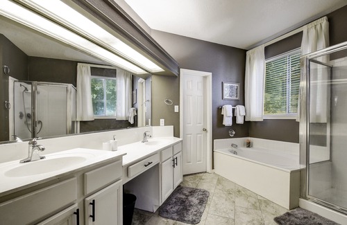 Schertz House | 5br; Near Sea World, Riverwalk, Alamodome, Canyon Lake, Lackland & Randolph AFB