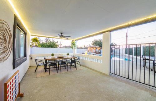 North Mountain House | 5BR with Heated Pool and BBQ - Sleeps 12 - Near Trails