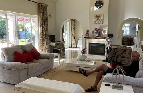 Sotogrande Villa | 5star A/C villa, 5 min beach & marina w bars refurb. pool & garden.