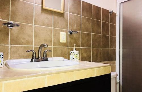 Downtown House | 5th Avenue 3 people Balcony Apartment