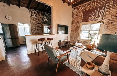 Santa Rita Park House | 5THAV928 · Jaw dropping historic bungalow