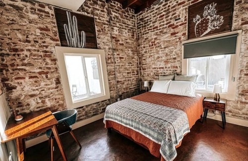 Santa Rita Park House | 5THAV928 · Jaw dropping historic bungalow