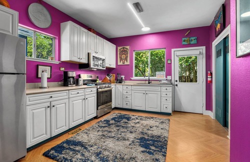 Westside Santa Cruz House | 6+BD Downtown House Walk to Beach Boardwalk!