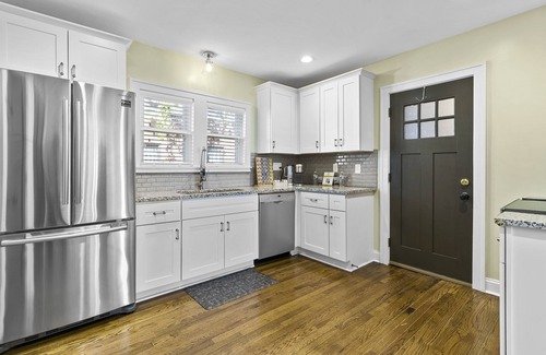 Kansas City House | 6-Bdrm SouthPlaza Walk to UMKC, Loose Park, Whole Foods