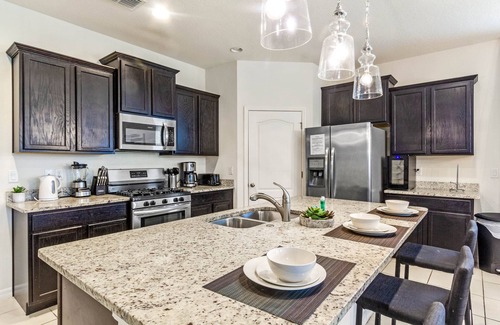 Sunridge Woods Villa | 6 BED | 4 BATH Wealth Villa w/Gamesroom & POOL 7049Oak