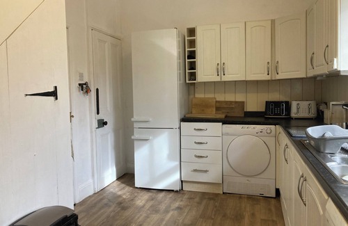 Nantlle House | 6-Bed House in Snowdonia with your own private pub