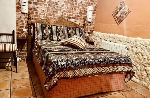 Ubeda House | 6 Bed House Sleeps 12 - Pool Hot Tub Fireplace