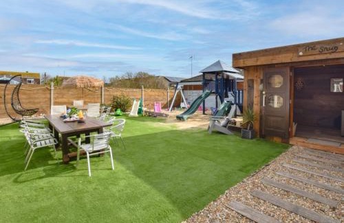 Camber House | 6 Bed in Camber 89037