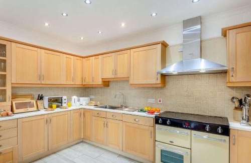 Harlech House | 6 Bed in Harlech 89630