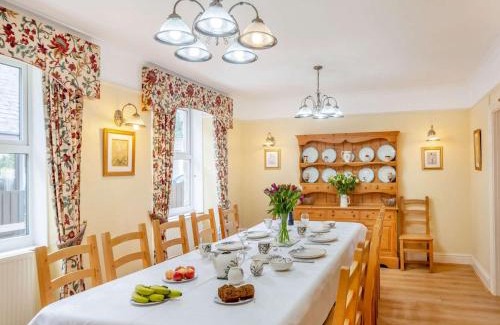 Harlech House | 6 Bed in Harlech 89630