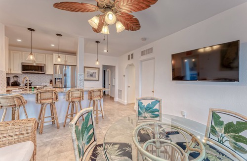 Hollywood Lakes House | 6 Bedroom, 4 Bath, Free Parking! BEACHFRONT Home! Sleeps 12!