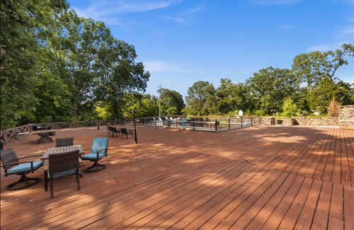 Bowling Green House | 6 bedroom 5 bath dream escape with over 4600 square feet!