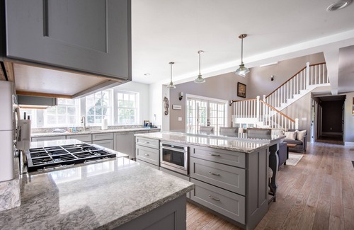 Kennebunkport House | 6 Bedroom 6.5 Baths Heated In-ground Pool Located in Dock Square!