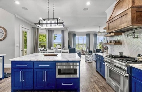 Quitman House | 6 Bedroom 6 Bath sleeps 20 on lake with pool and large game room