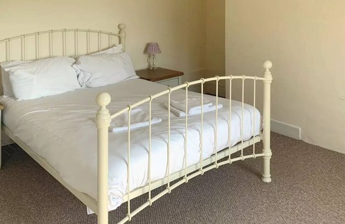 Westbury-on-Severn Cottage | 6 bedroom accommodation in Westbury-on-Severn, near Gloucester