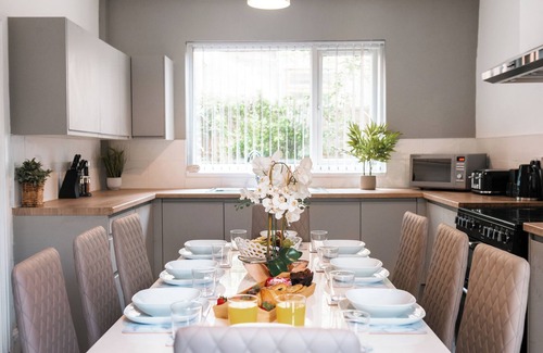 Desford Cottage | 6 bedroom accommodation in Desford