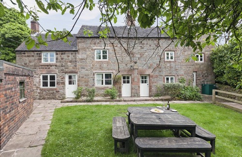 Leek Cottage | 6 bedroom accommodation in Bradnop, near Leek
