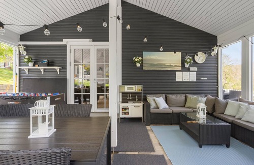 Beder Malling House | 6 bedroom amazing home in Malling