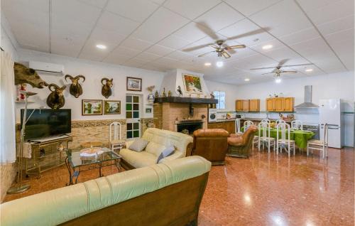 Lucena House | 6 Bedroom Amazing Home In Lucena