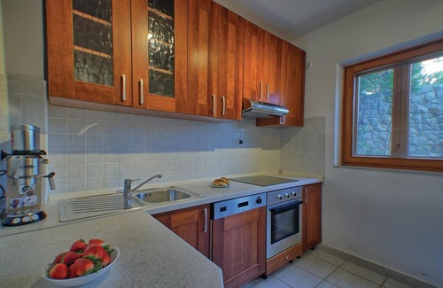 Prizba House | 6 bedroom awesome home in Prizba