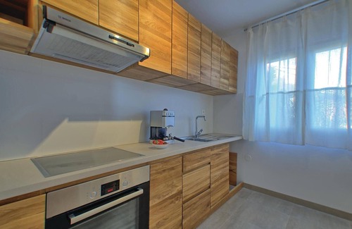 Prizba House | 6 bedroom awesome home in Prizba