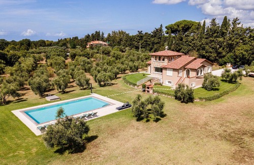 Bibbona House | 6 bedroom beautiful home in Bibbona