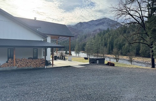 Kooskia Cabin | 6-bedroom cabin on the Selway River with AC, WiFi. Enjoy nature