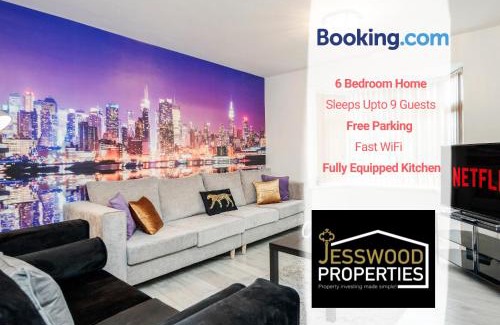 Luton House | 6 Bedroom Contractor House at Jesswood Properties Short Lets With Parking,Wifi & Pool Table