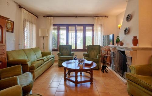 Lucena House | 6 Bedroom Cozy Home In Lucena