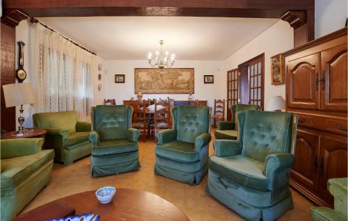 Lucena House | 6 Bedroom Cozy Home In Lucena