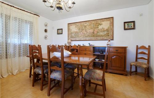 Lucena House | 6 Bedroom Cozy Home In Lucena