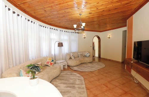 Arusha Cabin | 6-bedroom lodge in charming Arusha with AC, WiFi. Enjoy a cozy stay