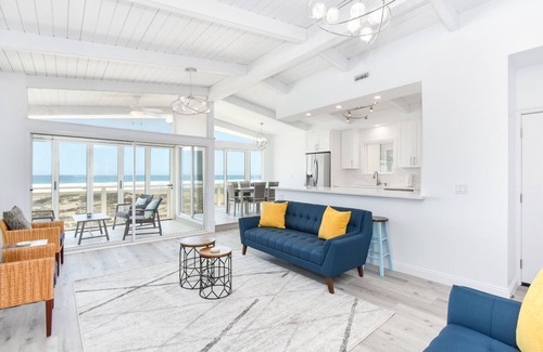 Santa Ana Heights House | 6 Bedroom Remodeled Home on the Oceanfront